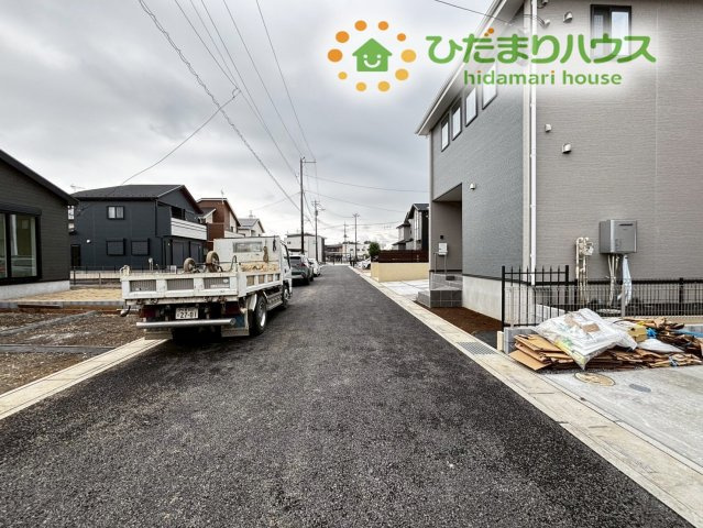 東松山市石橋　23-2期　新築一戸建て　リナージュ　03の前面道路含む現地写真|前面道路幅6ｍ☆
車の出入りもラクラクできちゃいます(^^♪