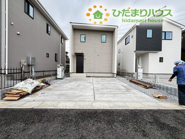 東松山市石橋　23-2期　新築一戸建て　リナージュ　03の駐車場|並列駐車2台可能！
お友達が来ても安心ですね♪