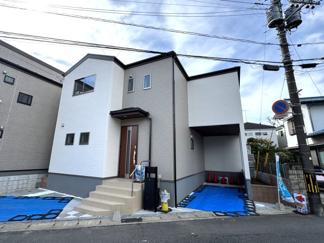 市川市若宮３丁目新築戸建【若宮小学校：5分】の外観|1号棟外観・完成済み内覧可能です！