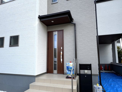 【エントランス】 | 市川市若宮３丁目新築戸建【若宮小学校：5分】 | エントランス・玄関ポーチ