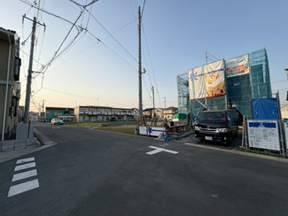 【前面道路含む現地写真】