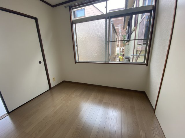 サンハイツの洋室