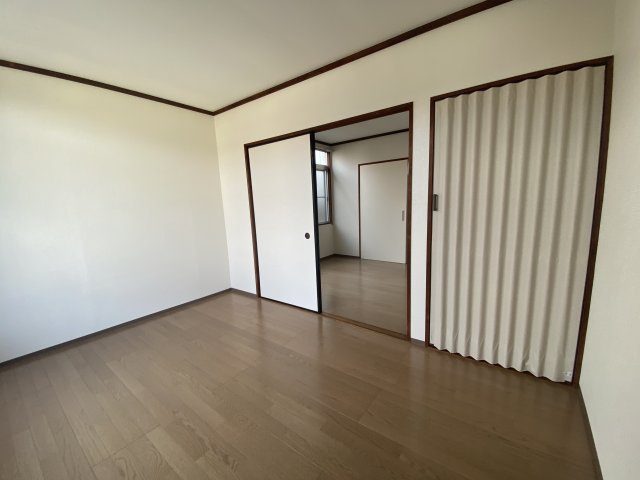 サンハイツの洋室