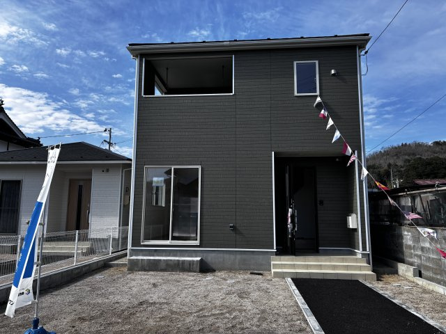 新築戸建　吉田町吉田字上迫（No.2／No.2）の外観|外観も気になるポイントは広い駐車場です！