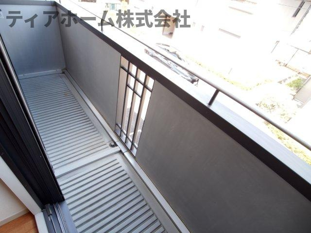 エルドラード五位堂Eのバルコニー|外からの目が気にならないバルコニーで洗濯物が干せます