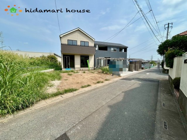 上尾市本町6丁目　新築戸建　ハートフルタウンAの前面道路含む現地写真