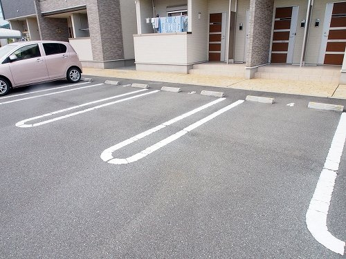 リヴァーサイドレジデンスＡの駐車場