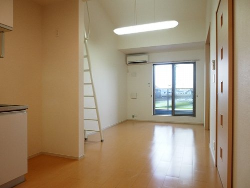 リヴァーサイドレジデンスＡの居間・リビング