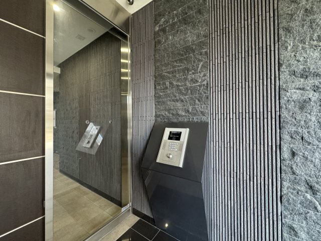 クレド山ノ内のエントランス