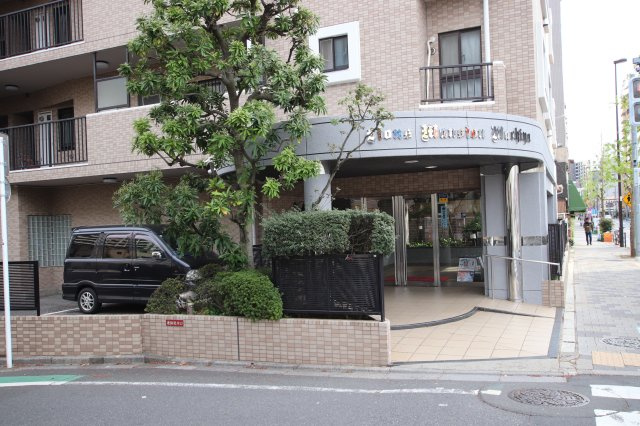 ライオンズマンション町屋のエントランス