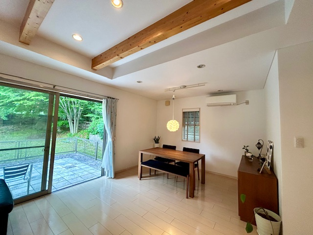 大津市北比良中古住宅の居間・リビング