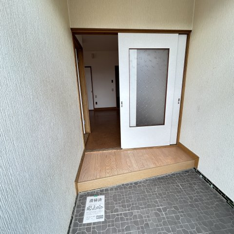 鈴木アパート（日の出町3丁目）の玄関