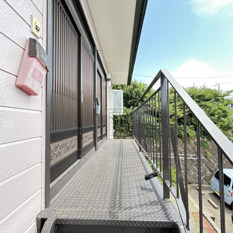 鈴木アパート（日の出町3丁目）のエントランス