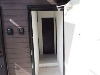 【エントランス】 | 落ち着いた玄関です