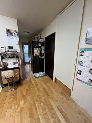 堺市南区檜尾　太陽光発電　駐車3台可能の居間・リビング