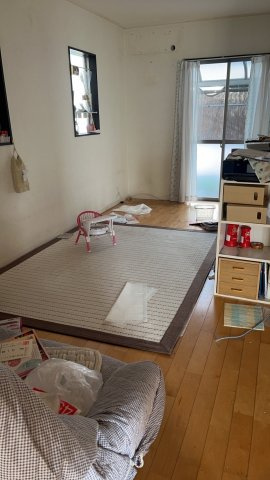 堺市南区檜尾　太陽光発電　駐車3台可能の居間・リビング