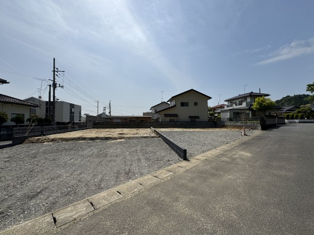 新築戸建・建売　小名浜岡小名第2　Livele Garden　全2棟の前面道路含む現地写真