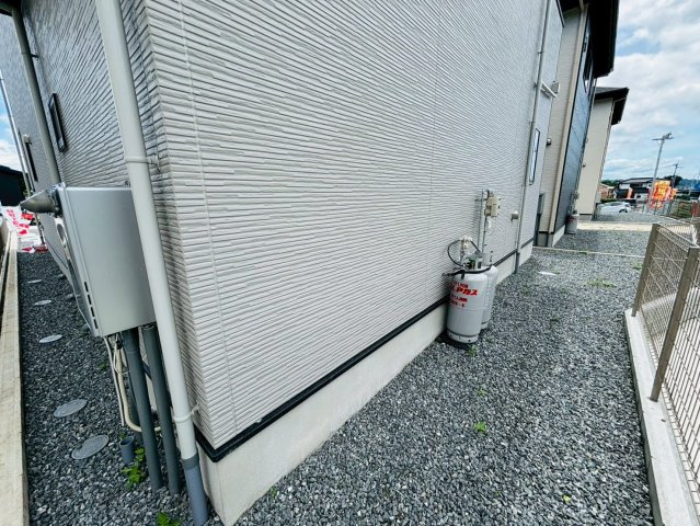 ケイアイエルデ／菊池郡大津町１期／１号棟の外観|建物横スペースに物置も設置可能です！