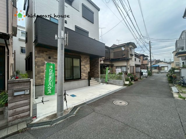 北区日進町②　新築未入居住宅　01の前面道路含む現地写真