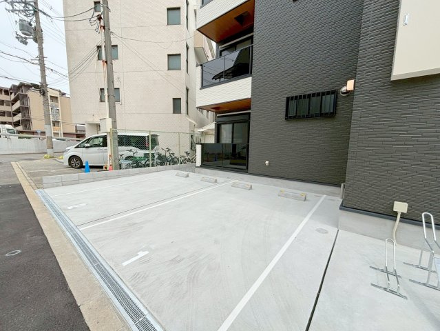 M-City大阪十三の駐車場