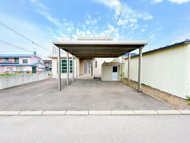 【駐車場】 | 紋別郡遠軽町南町１丁目３－２８　中古売家 | 【リフォーム後】駐車場