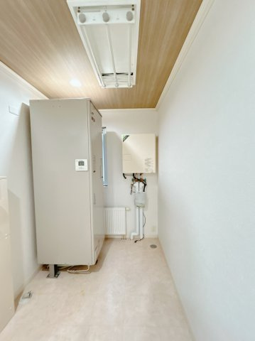 【脱衣所】 | 紋別郡遠軽町南町１丁目３－２８　中古売家 | 【リフォーム後】脱衣所は壁紙の張替えを行いました。