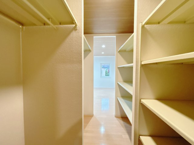 【収納】 | 紋別郡遠軽町南町１丁目３－２８　中古売家 | 【リフォーム後】2階ウォークインクローゼットはクリーニングを行いました。