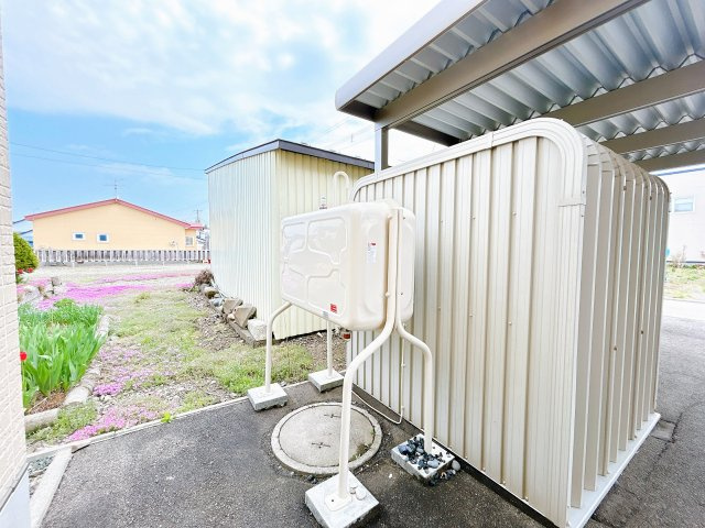 【設備】 | 紋別郡遠軽町南町１丁目３－２８　中古売家 | 【現況】灯油タンクが設置されいますのでFFストーブ設置可能です。
