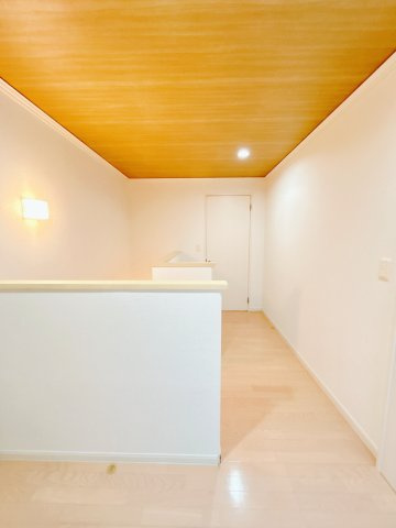 紋別郡遠軽町南町１丁目３－２８　中古売家のその他共用部分|【リフォーム後】階段ホールは壁紙の張替えを行います。
