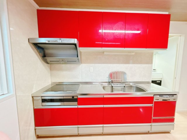 紋別郡遠軽町南町１丁目３－２８　中古売家のキッチン|【リフォーム後】キッチン別アングル画像です。