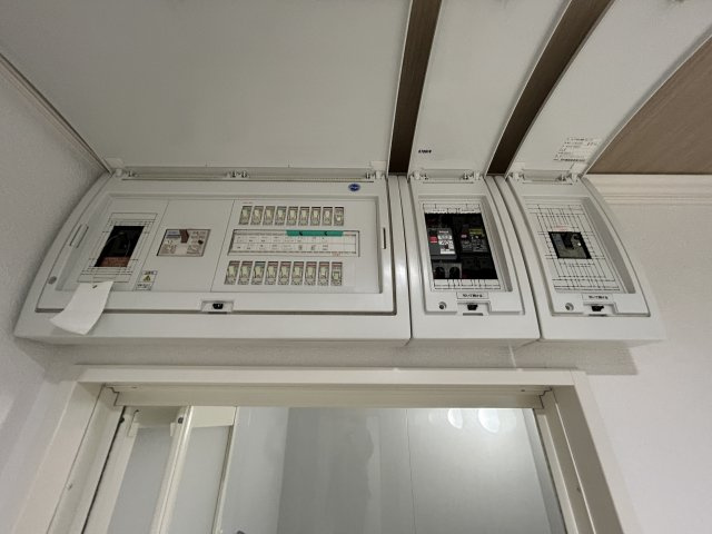 【発電・温水設備】 | 紋別郡遠軽町南町１丁目３－２８　中古売家 | 【リフォーム後】ブレーカーです。