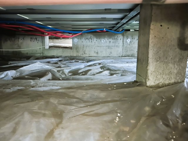 【構造・工法・仕様】 | 紋別郡遠軽町南町１丁目３－２８　中古売家 | 【床下】中古住宅の３大リスクである、雨漏り、主要構造部分の欠陥や腐食、給排水管の漏水や故障を２年間証致します。