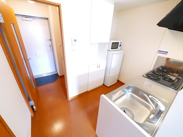 レオパレス南生駒のキッチン|コンパクトなキッチンで掃除もラクラク