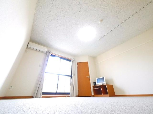 レオパレス南生駒の洋室|明るい洋室です