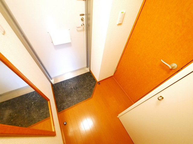 レオパレス南生駒の玄関|明るい玄関です