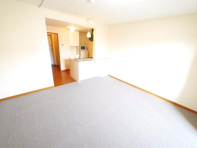 レオパレス南生駒の居間・リビング|使いやすい居間です