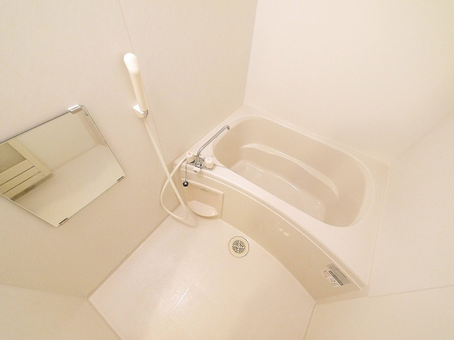 レオパレス南生駒の浴室|綺麗なお風呂です