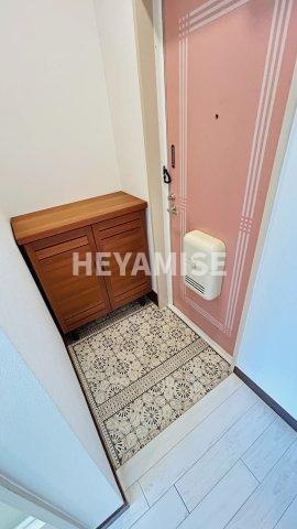 Apartment Grus 銭座の玄関