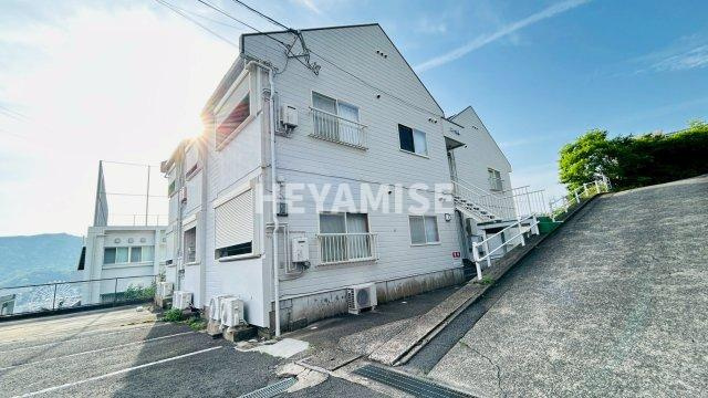 Apartment Grus 銭座の外観