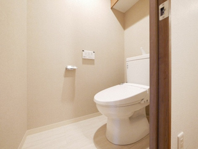 【トイレ】 | フォーリアライズ本町レクス | 落ち着いた色調のトイレです