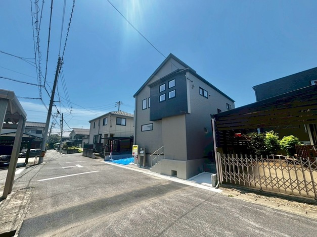 ブルーミングガーデン愛知郡東郷町兵庫4丁目2期　全棟　新築戸建の前面道路含む現地写真