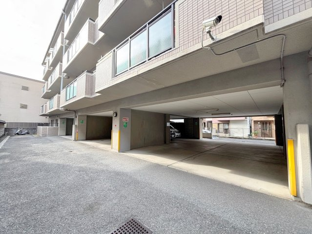 シャトー三木第3の駐車場