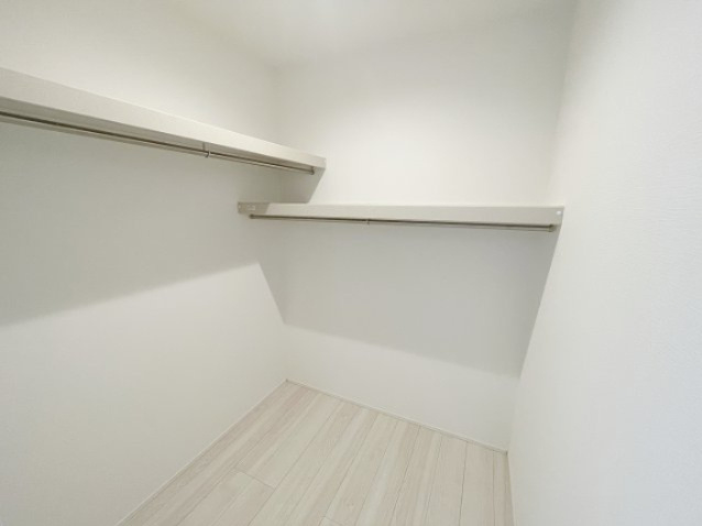 新築戸建・建売　会津若松市藤原二丁目　GRAFARE　全3棟の収納|ウォークインクローゼットはスーツケースなど大型荷物の収納にも便利！