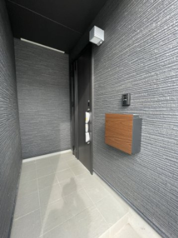 新築戸建・建売　会津若松市藤原二丁目　GRAFARE　全3棟の玄関|奥行きがある玄関ポーチ！会津の冬も安心です♪