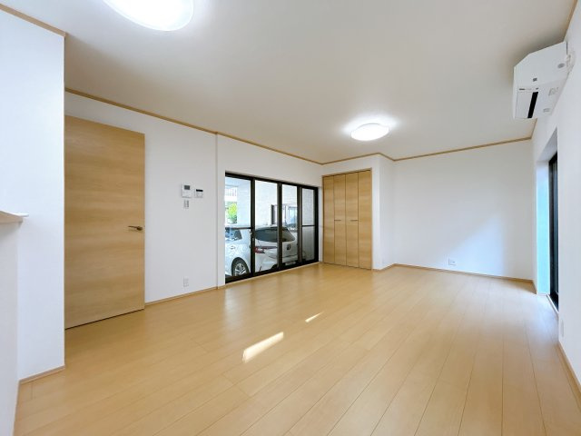 草津市青地町の居間・リビング