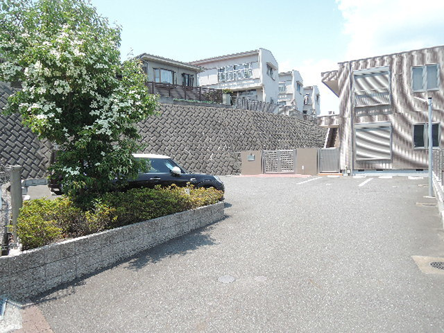 ファインの駐車場|敷地内駐車場
