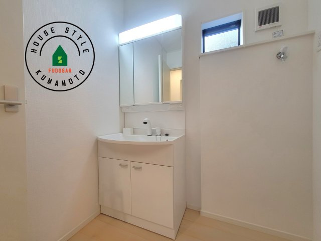 熊本市南区並建町第3-1棟（1号棟）の独立洗面台|洗面所は小さなプライベートスペース。歯磨き、洗顔と毎日施す個人空間。