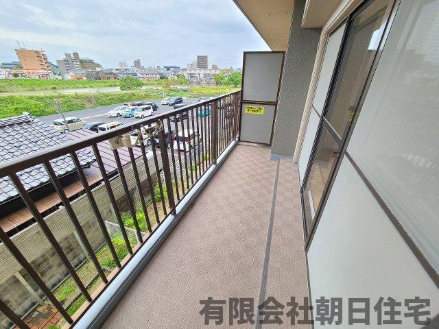 【バルコニー】 | ネオハイツ松江 | 暖かな日差しのふりそそぐバルコニー