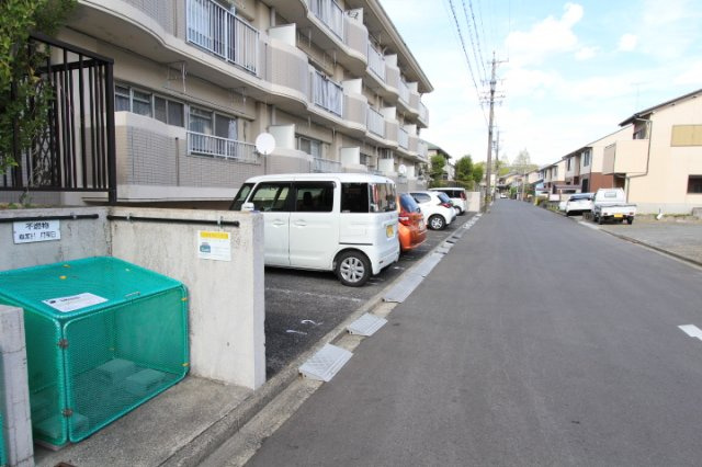 コンフォール高蔵寺の駐車場