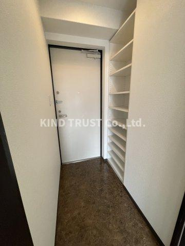 新栄プロパティーTEN8の玄関|収納もある玄関です